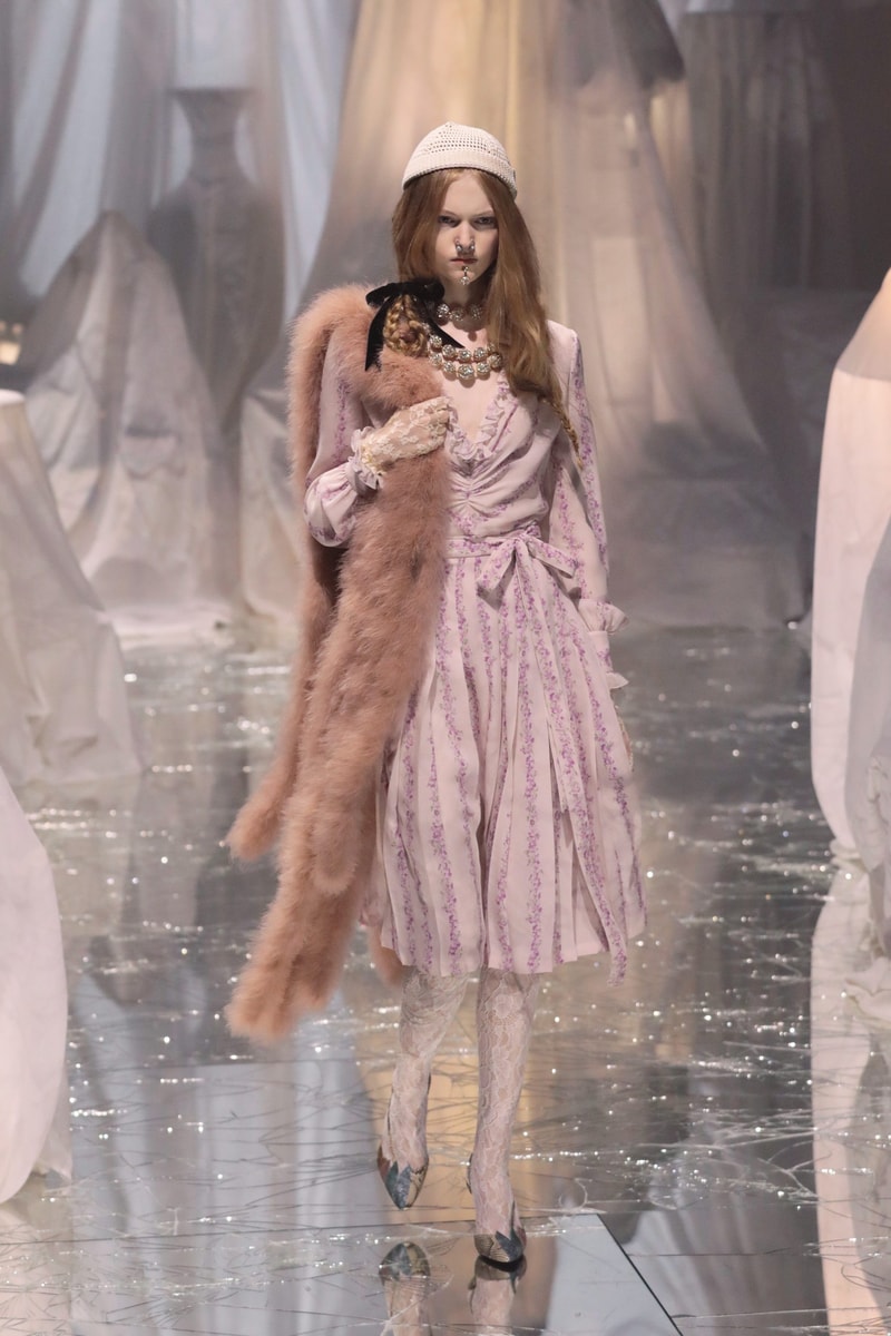 PFW：Alessandro Michele 的 Valentino 時代，以浪漫華麗的波希米亞風格展開序幕