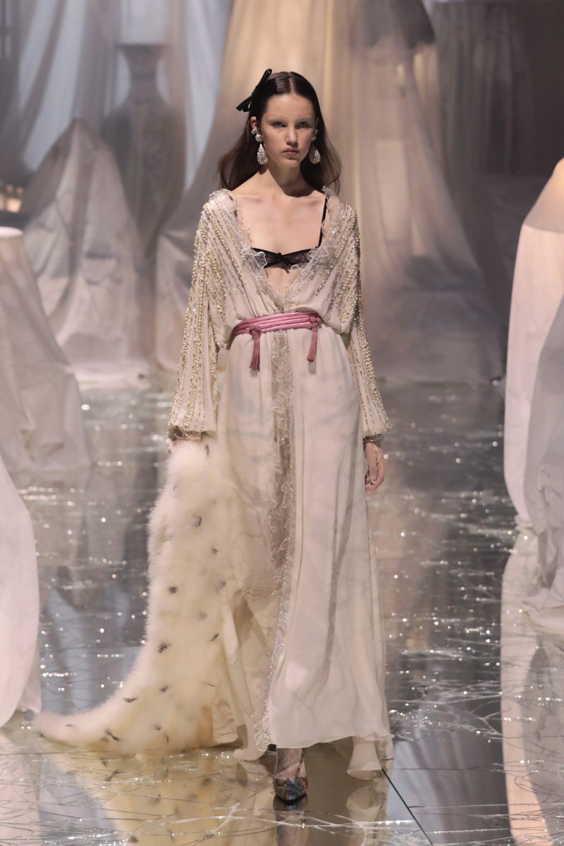 PFW：Alessandro Michele 的 Valentino 時代，以浪漫華麗的波希米亞風格展開序幕