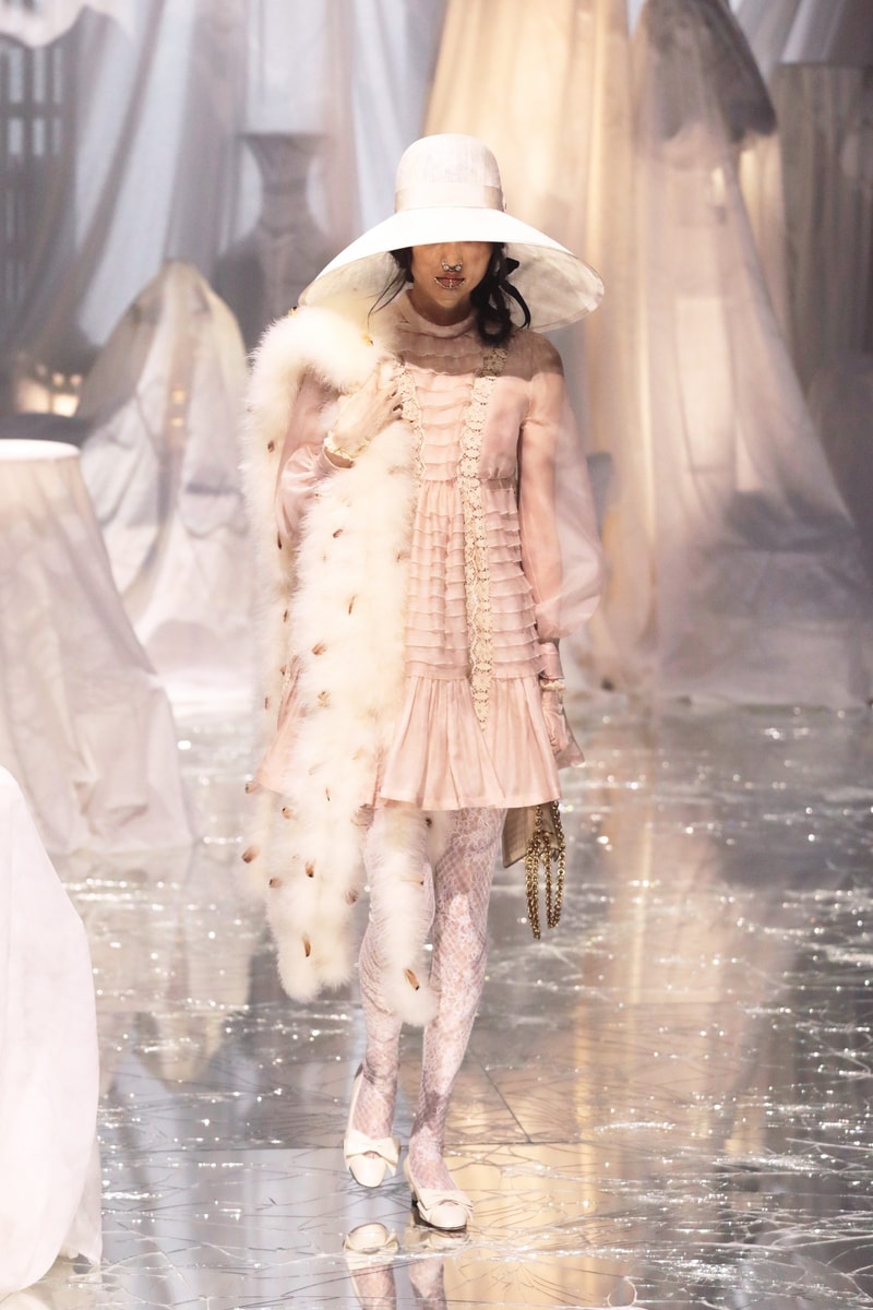 PFW：Alessandro Michele 的 Valentino 時代，以浪漫華麗的波希米亞風格展開序幕