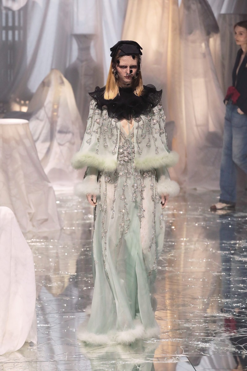 PFW：Alessandro Michele 的 Valentino 時代，以浪漫華麗的波希米亞風格展開序幕