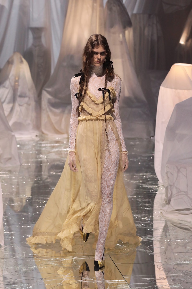 PFW：Alessandro Michele 的 Valentino 時代，以浪漫華麗的波希米亞風格展開序幕