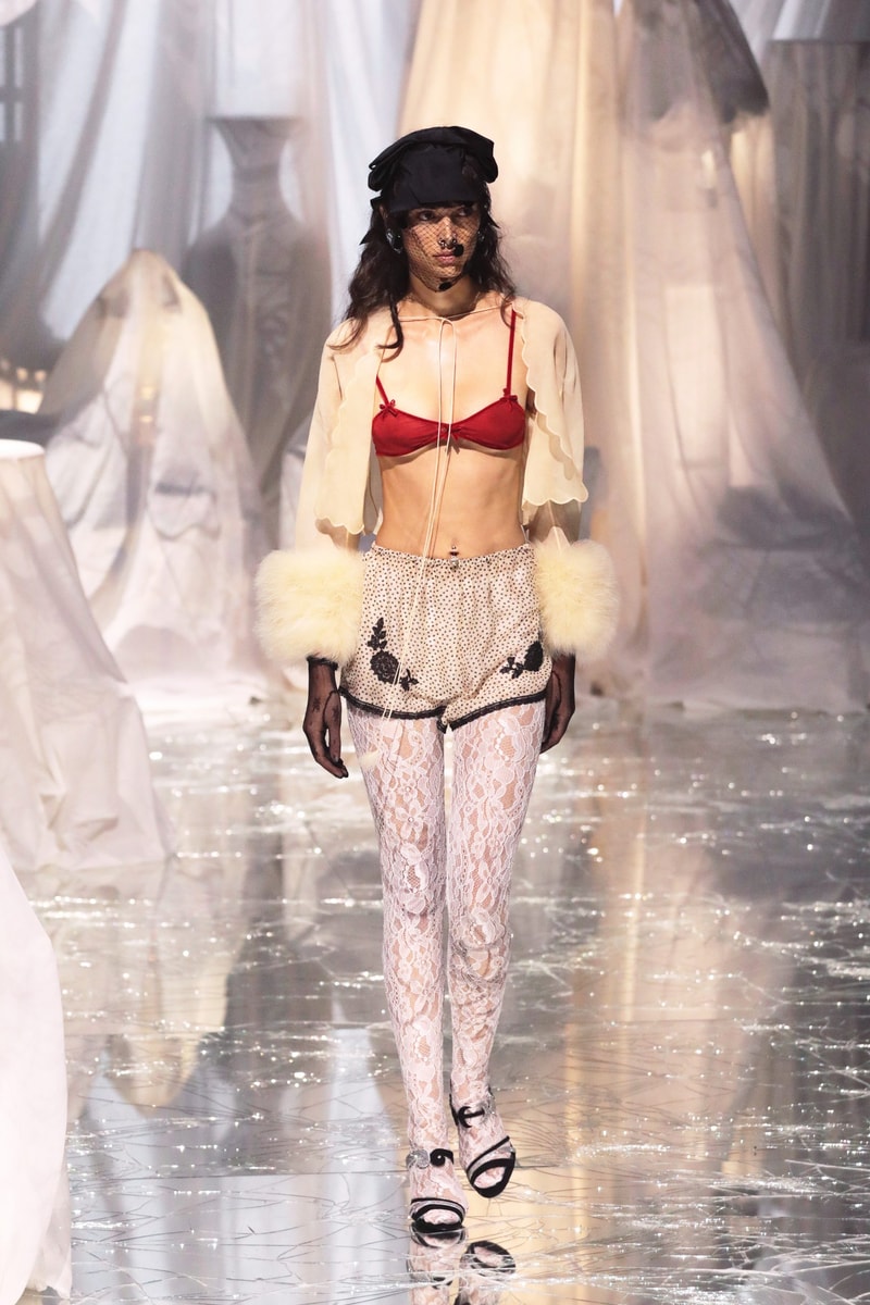 PFW：Alessandro Michele 的 Valentino 時代，以浪漫華麗的波希米亞風格展開序幕