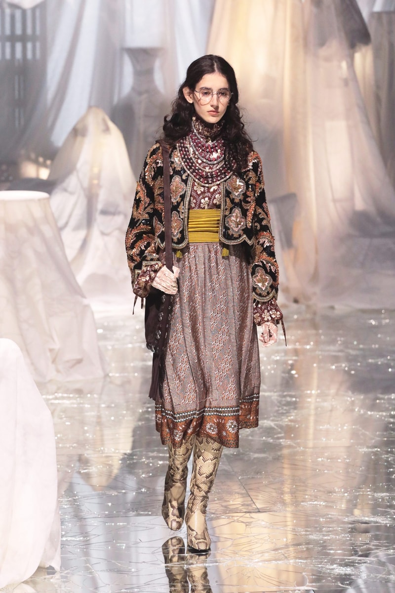 PFW：Alessandro Michele 的 Valentino 時代，以浪漫華麗的波希米亞風格展開序幕