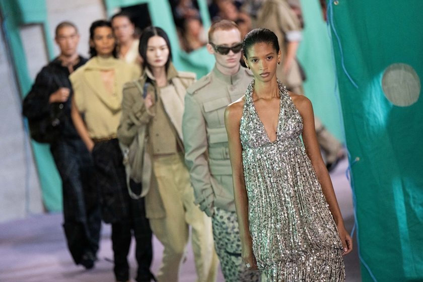 burberry 2025 summer runway detail looks london fashion week