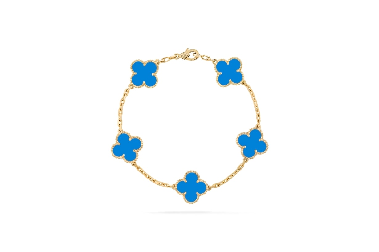 喜歡藍色的女生們注意:Van Cleef & Arpels 推出藍瑪瑙 Alhambra 系列,展現獨一無二的魅力