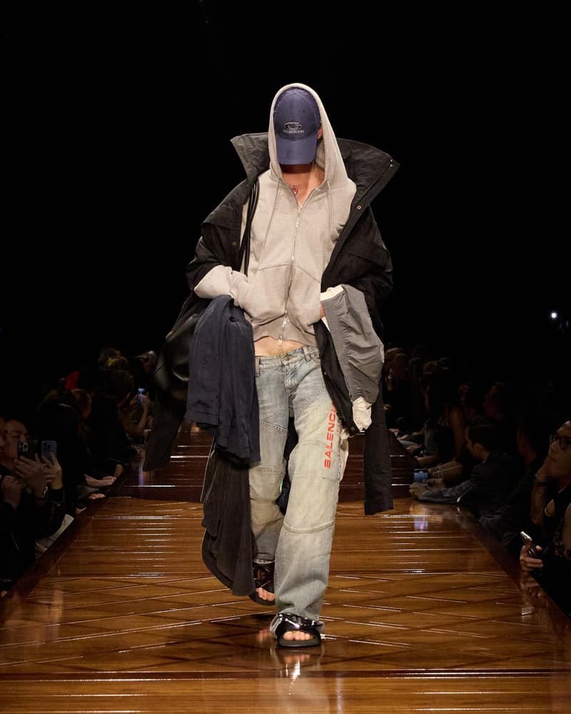 Balenciaga 2025SS fashion show