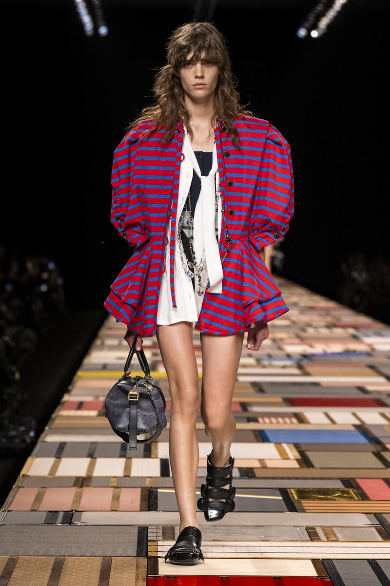 Louis Vuitton 2025ss fahion show