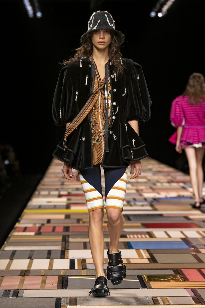Louis Vuitton 2025ss fahion show