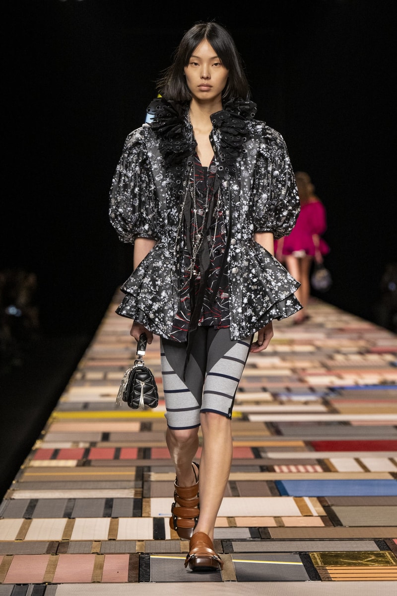 Louis Vuitton 2025ss fahion show