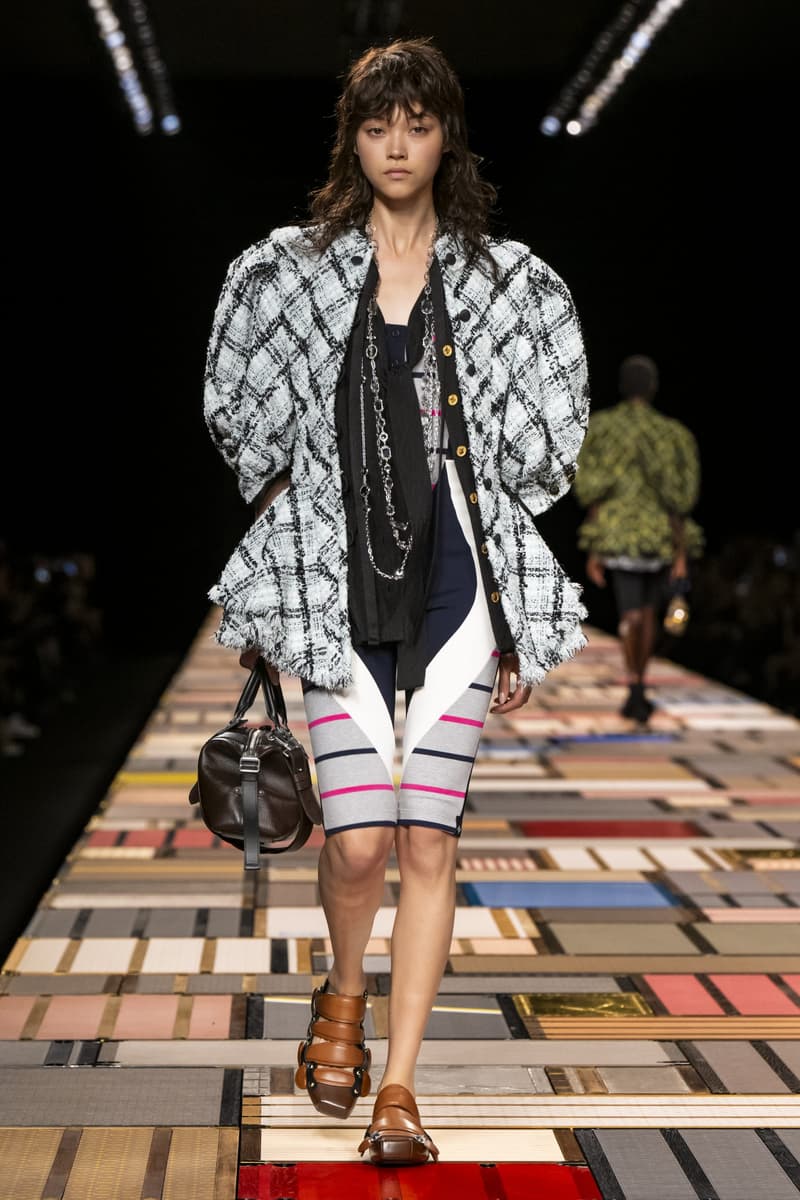 Louis Vuitton 2025ss fahion show