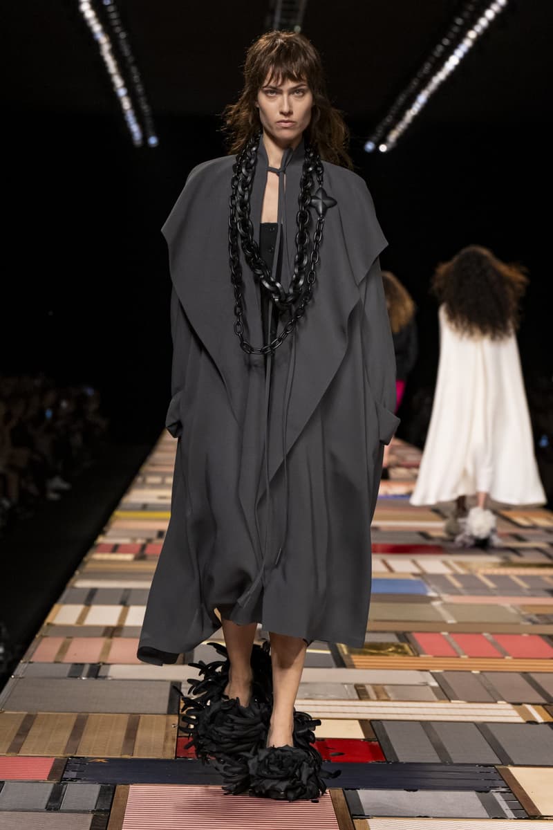 Louis Vuitton 2025ss fahion show