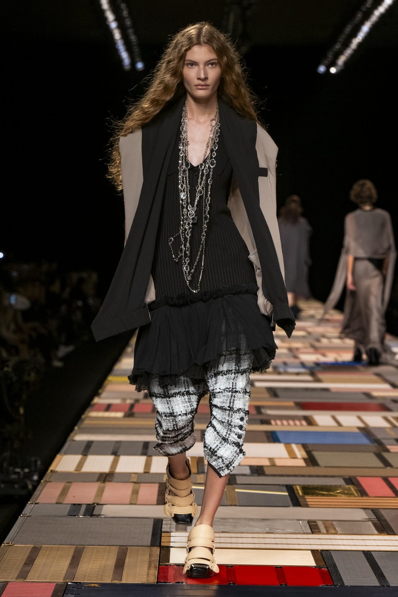 Louis Vuitton 2025ss fahion show