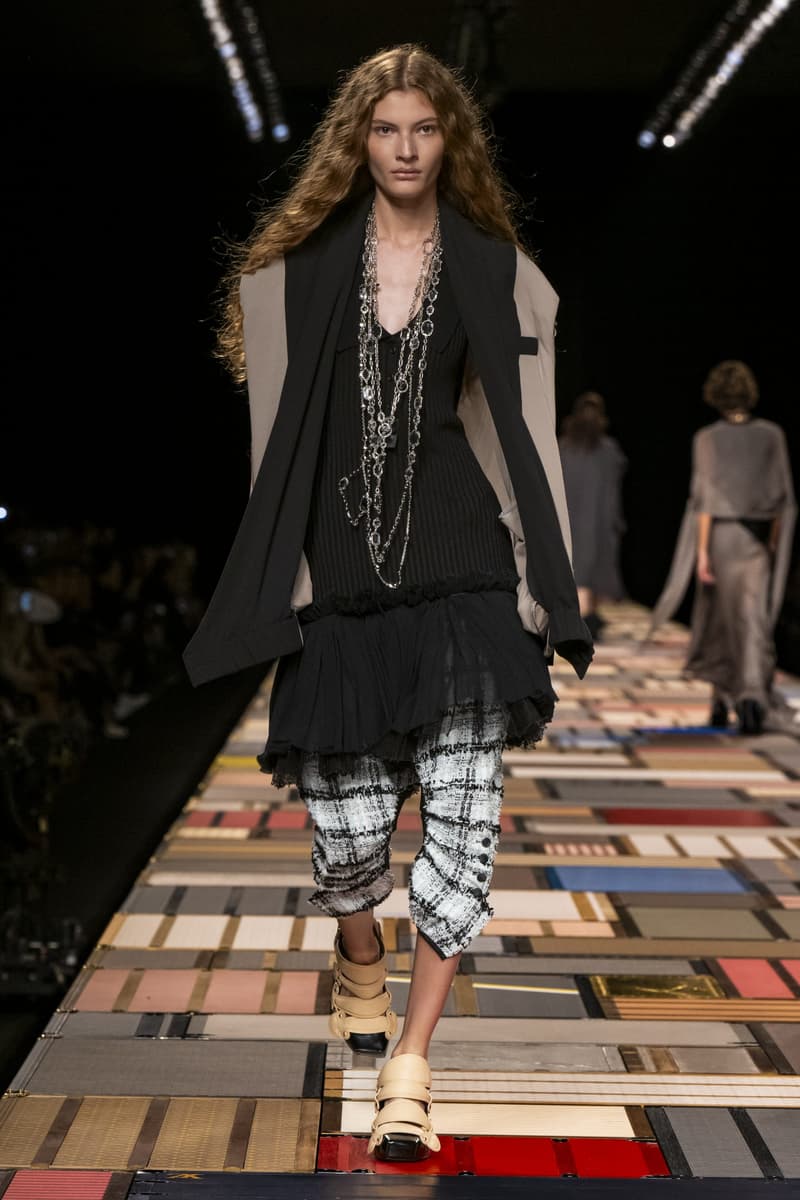 Louis Vuitton 2025ss fahion show