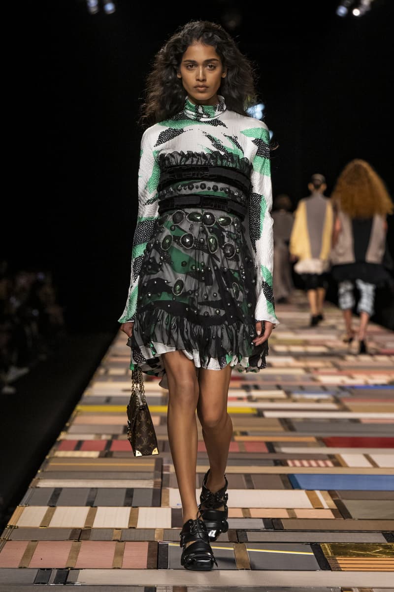 Louis Vuitton 2025ss fahion show