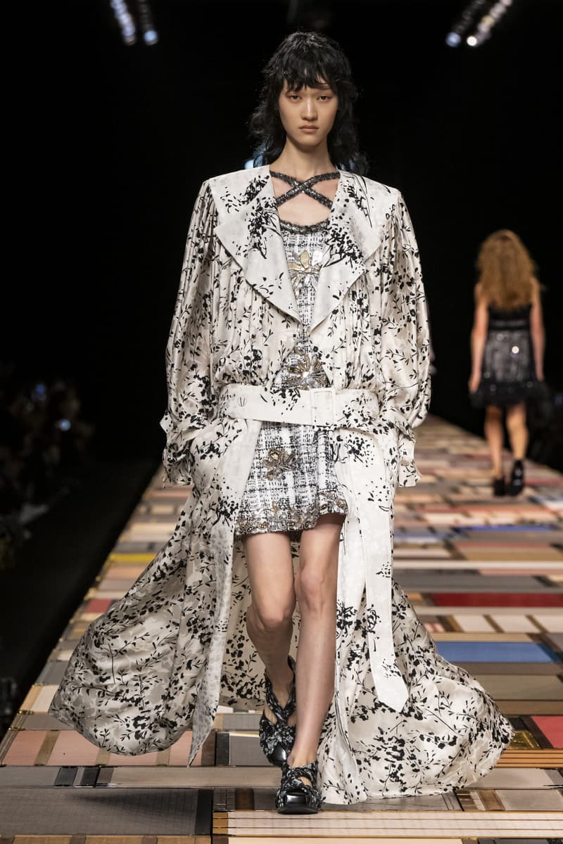 Louis Vuitton 2025ss fahion show