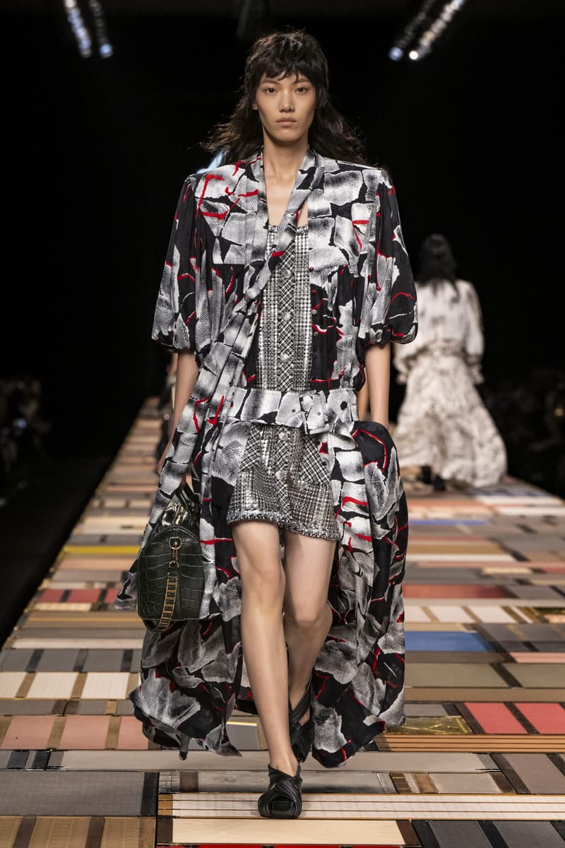 Louis Vuitton 2025ss fahion show