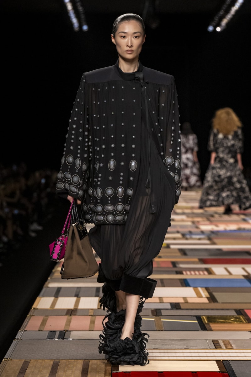 Louis Vuitton 2025ss fahion show