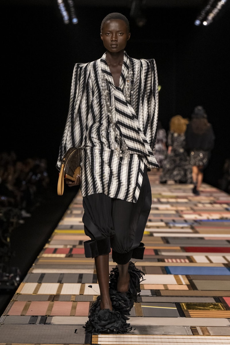 Louis Vuitton 2025ss fahion show