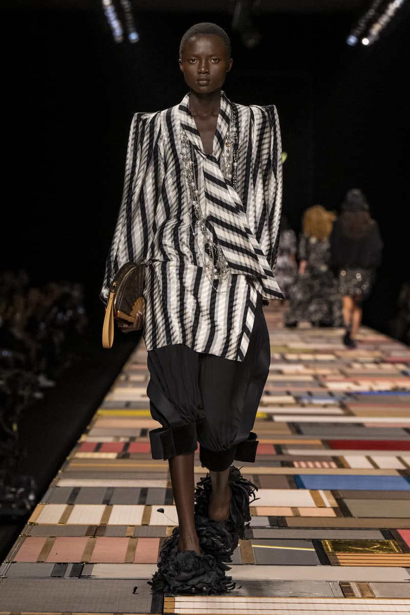 Louis Vuitton 2025ss fahion show