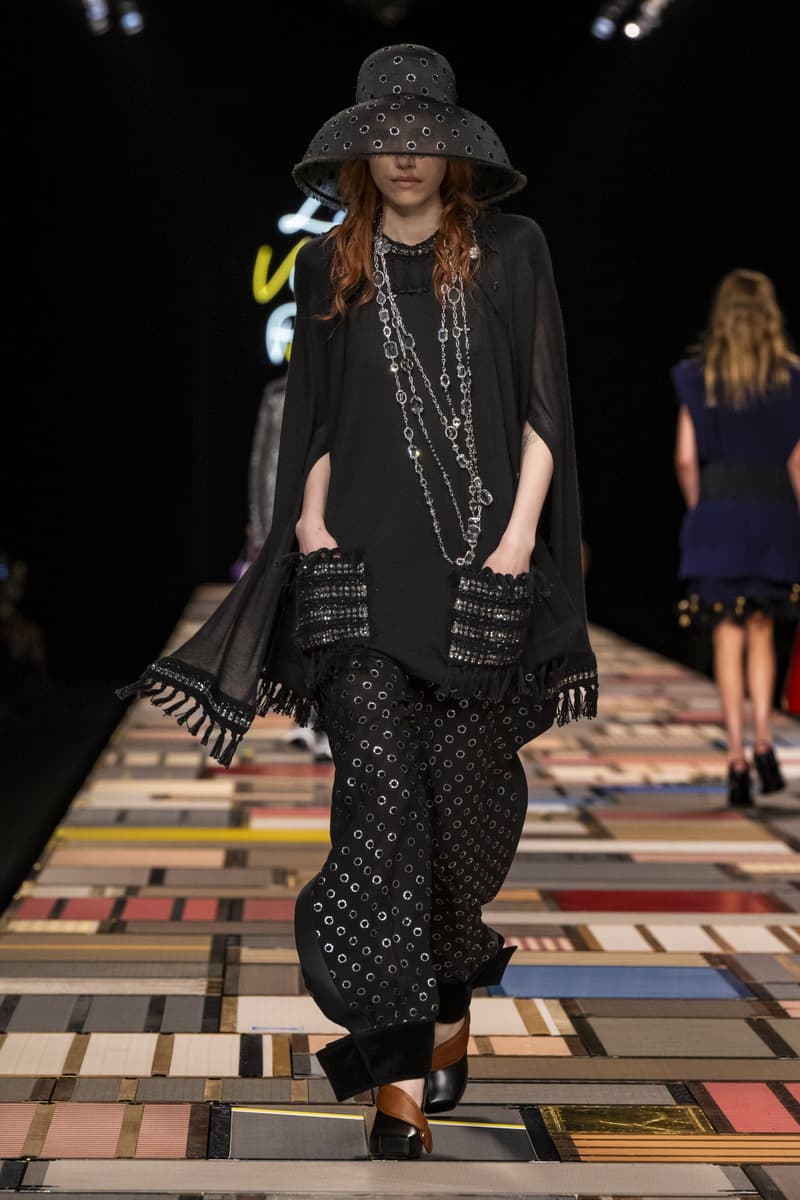 Louis Vuitton 2025ss fahion show