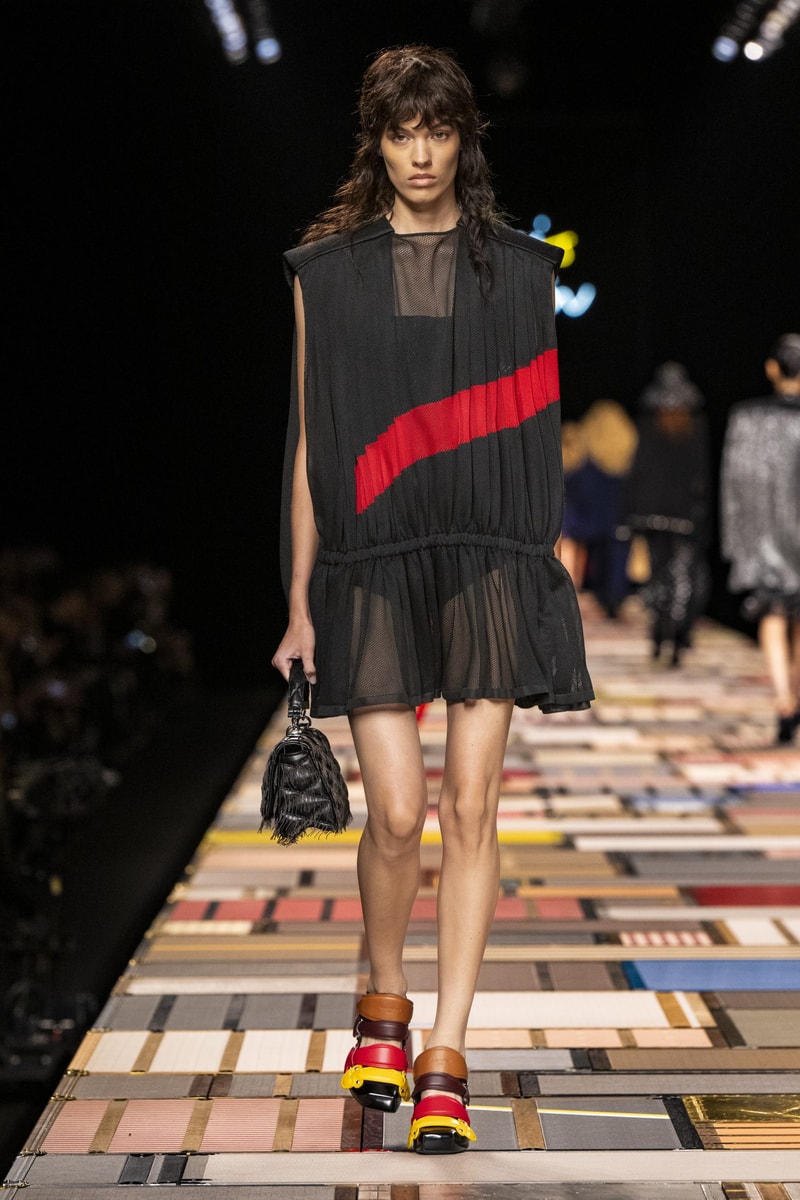 Louis Vuitton 2025ss fahion show