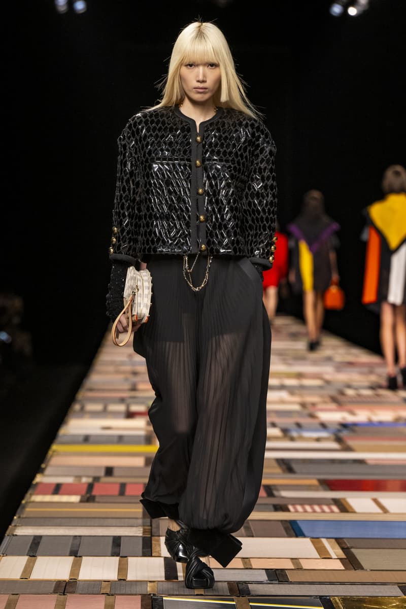Louis Vuitton 2025ss fahion show
