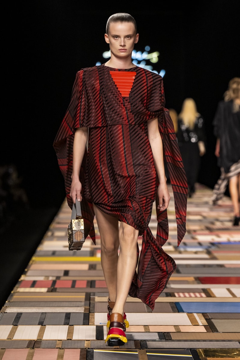 Louis Vuitton 2025ss fahion show