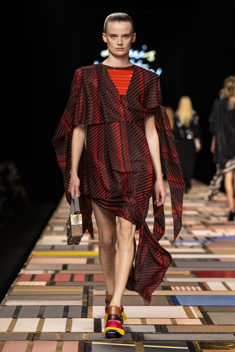 Louis Vuitton 2025ss fahion show