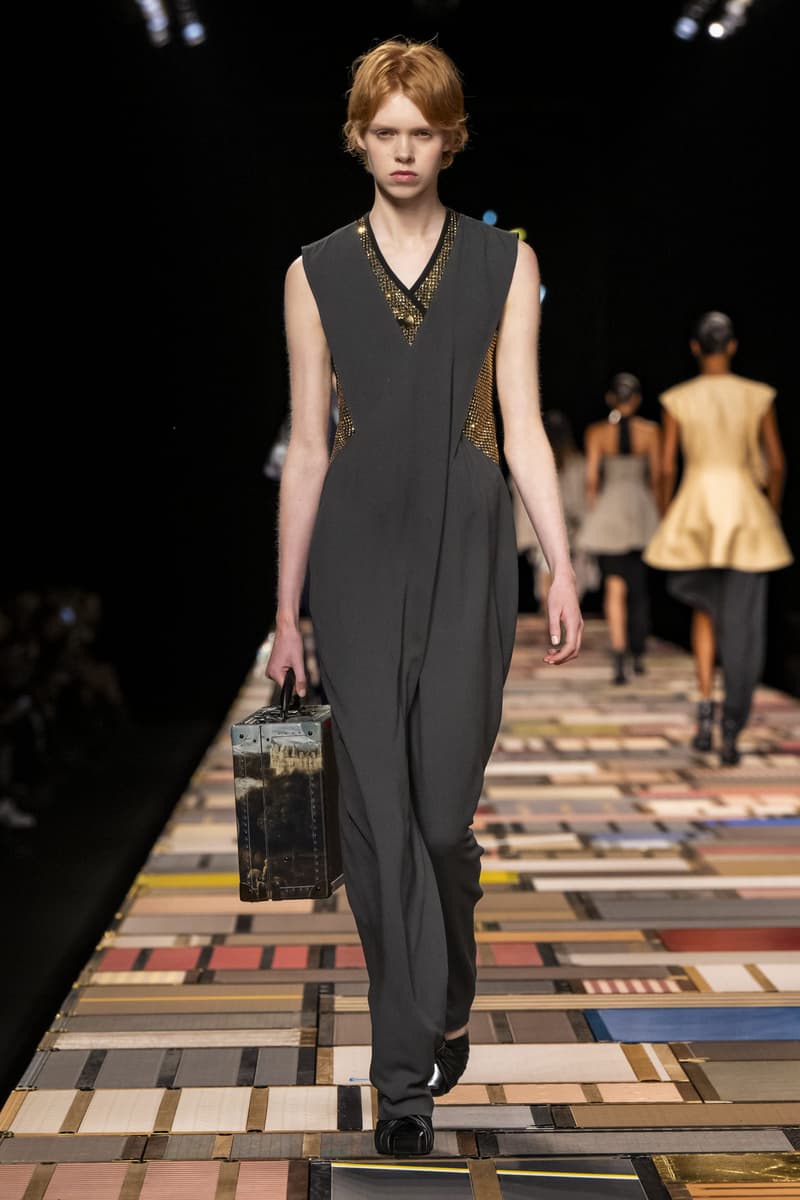 Louis Vuitton 2025ss fahion show
