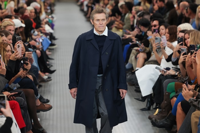 PFW：「綠魔」Willem Dafoe 驚喜出場，為 miu miu 春夏系列閉幕！