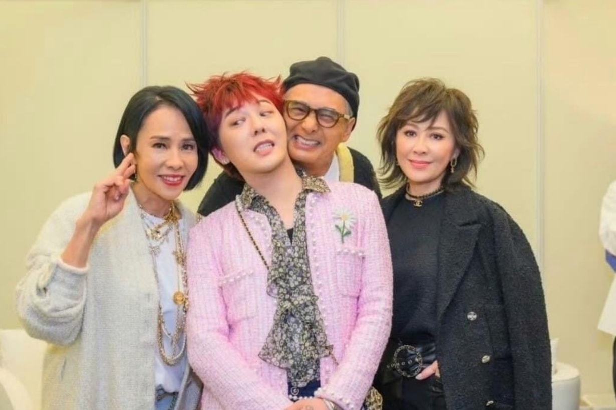 9 年前已經結緣!G-Dragon 與周潤發在香港 Chanel 時裝秀再度碰頭,搞怪表情非常可愛