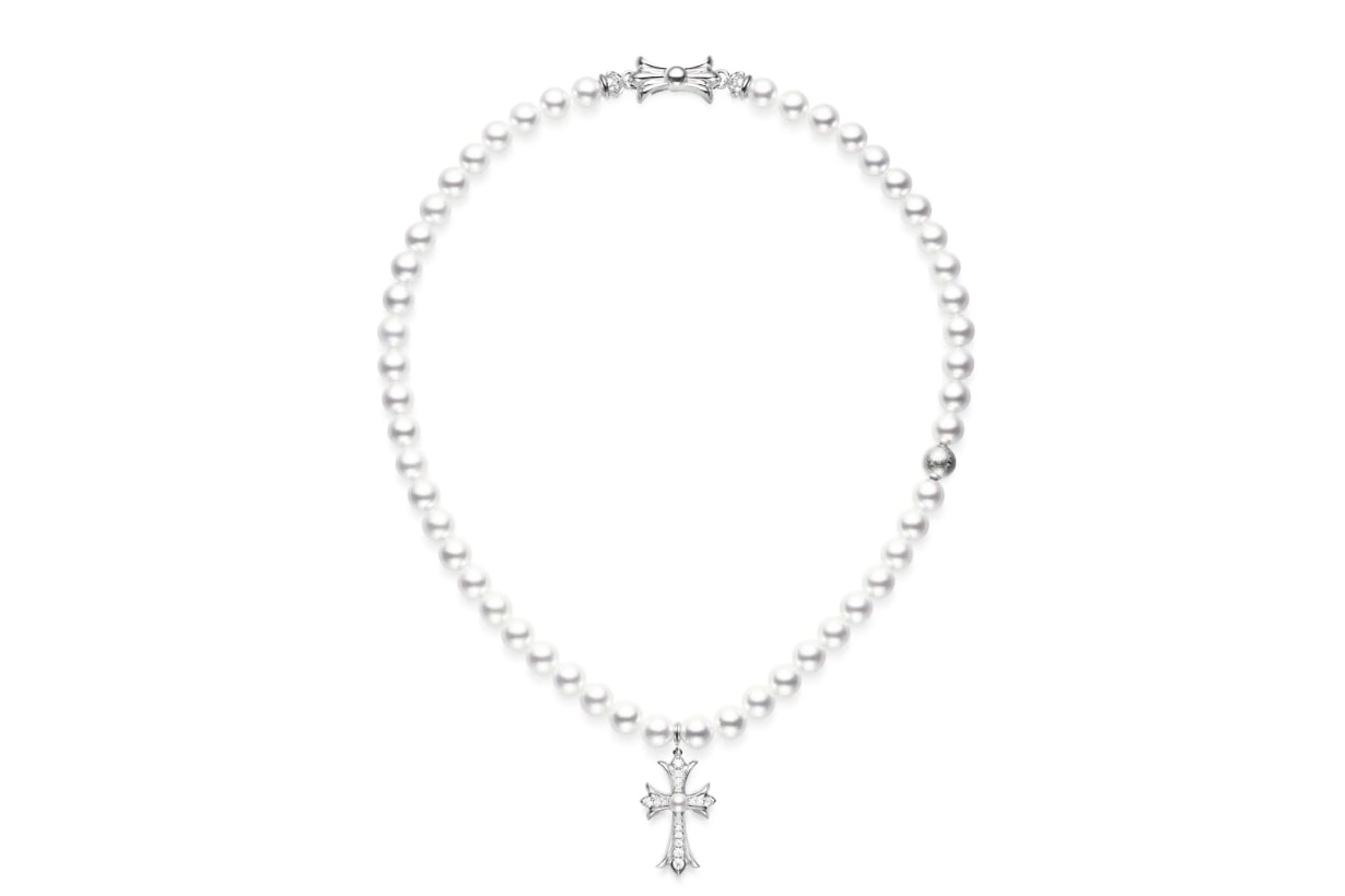 夢幻聯乘!頂級珠寶品牌 Mikimoto 與 Chrome Hearts 驚喜合作,釋出優雅及酷感並存的配飾系列