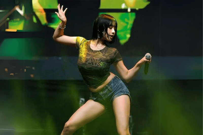  肉感女生的微辣時尚教科書：Kiss of Life 泰籍成員 Natty 歐美系甜酷穿搭示範，露出小肚腩反而更性感！