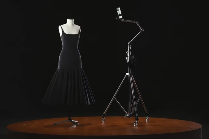 奇幻跨界合作:Jacquemus 2025 春季時裝秀宣布與 Apple 合作,由 iPhone 精心捕捉秀場的每個角度!