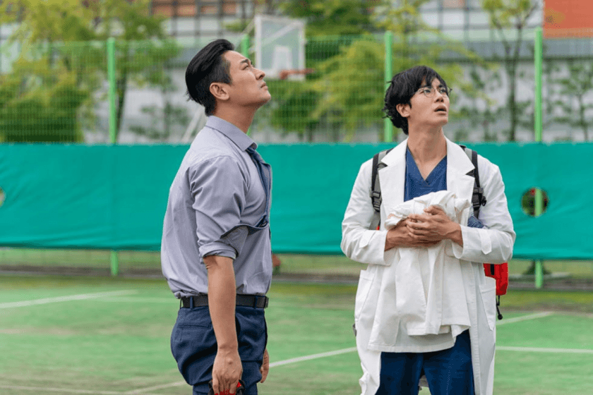 Netflix《外傷重症中心》劇情解析:朱智勛飾演的「瘋狗醫生」真有其人!第二季消息指日可待?