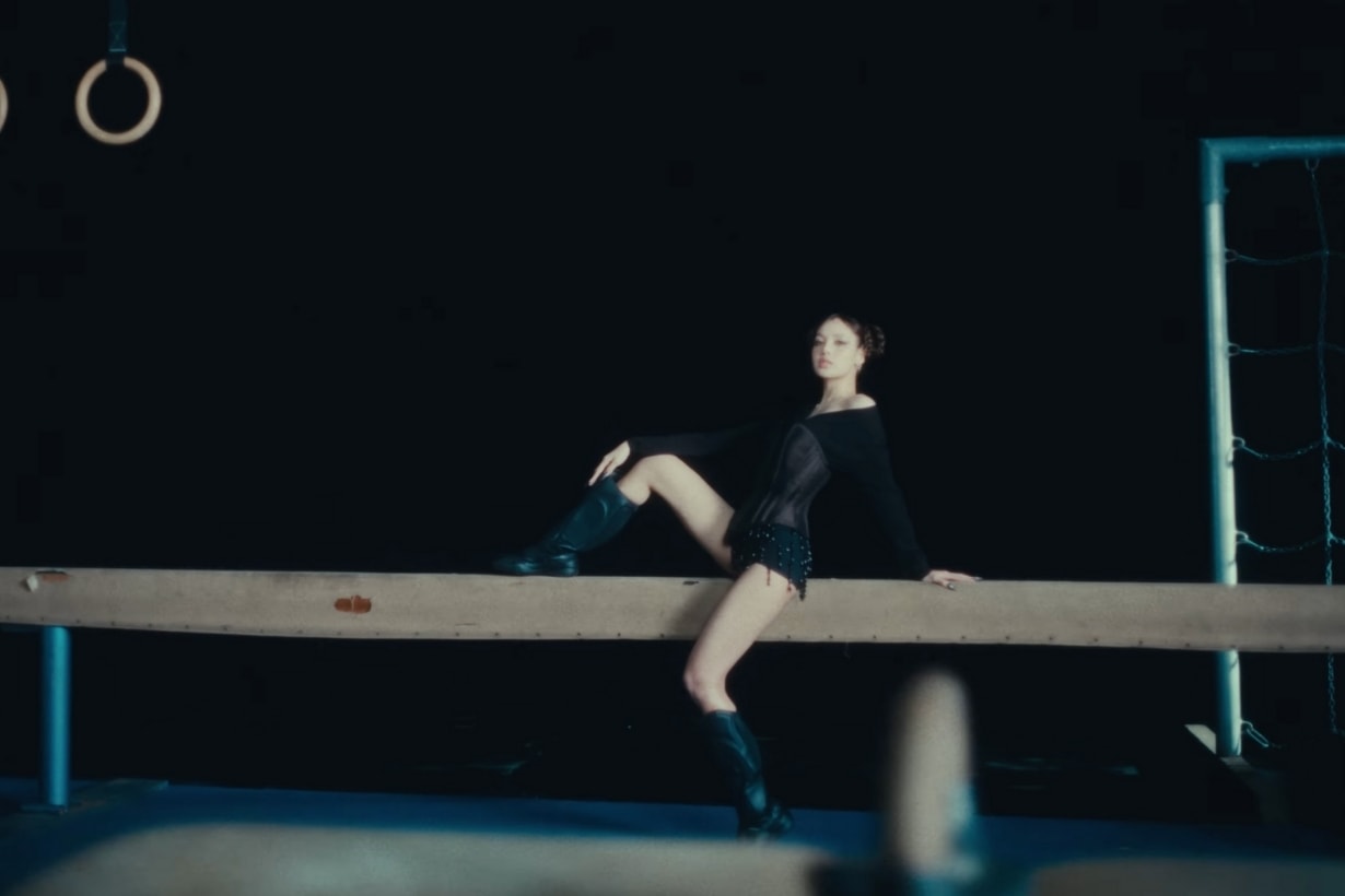 Lisa 與 Doja Cat 和 RAYE 合作《Born Again》,5 套造型美出新高度!