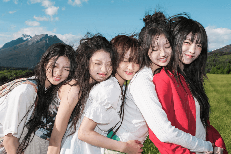 出道前就話題滿滿！成員公開前 MV 無預警公開，一起來認識 IVE 師妹新女團「KiiiKiii」