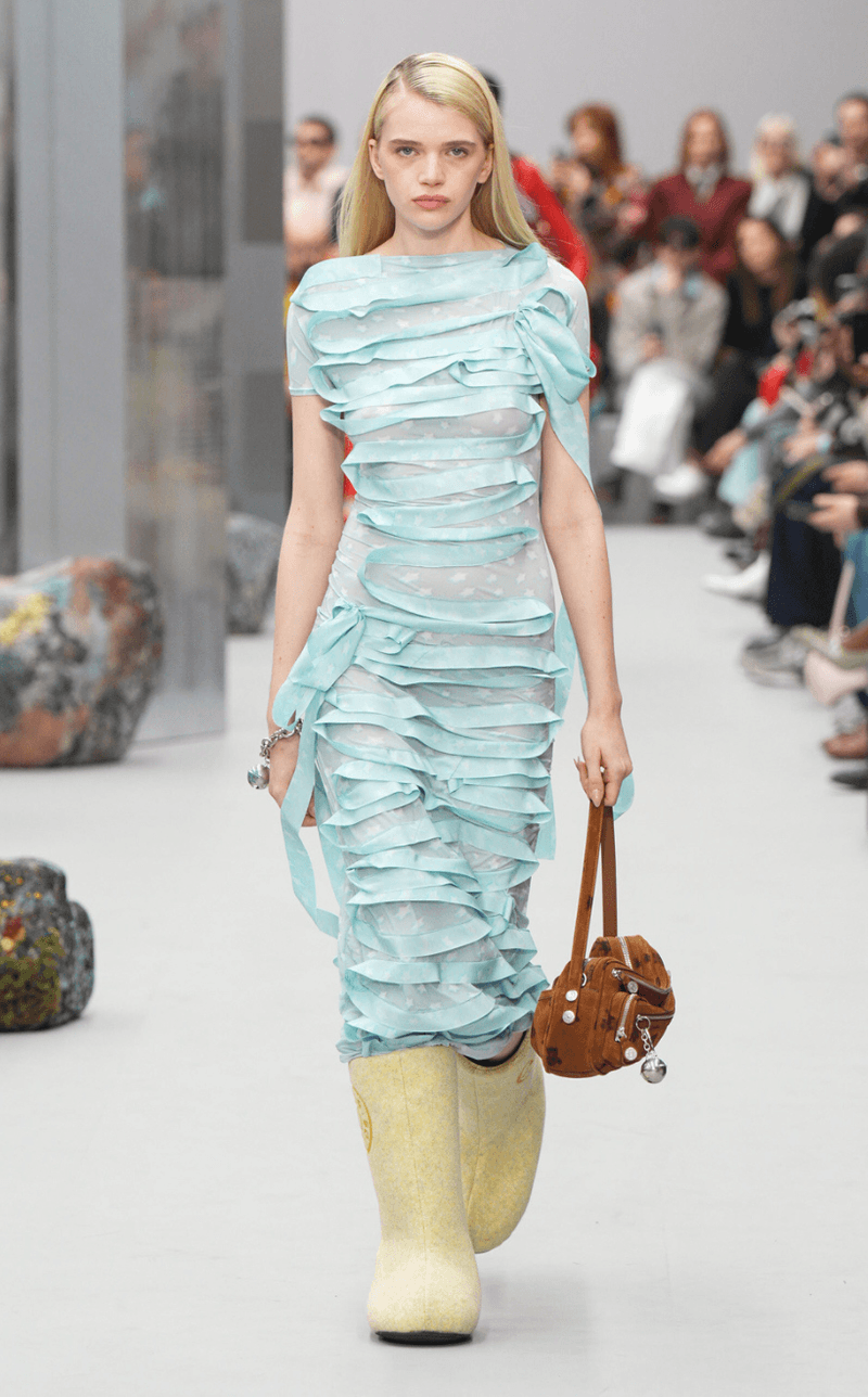 Acne Studios 2025 fall winter PFW paris fashion week runway