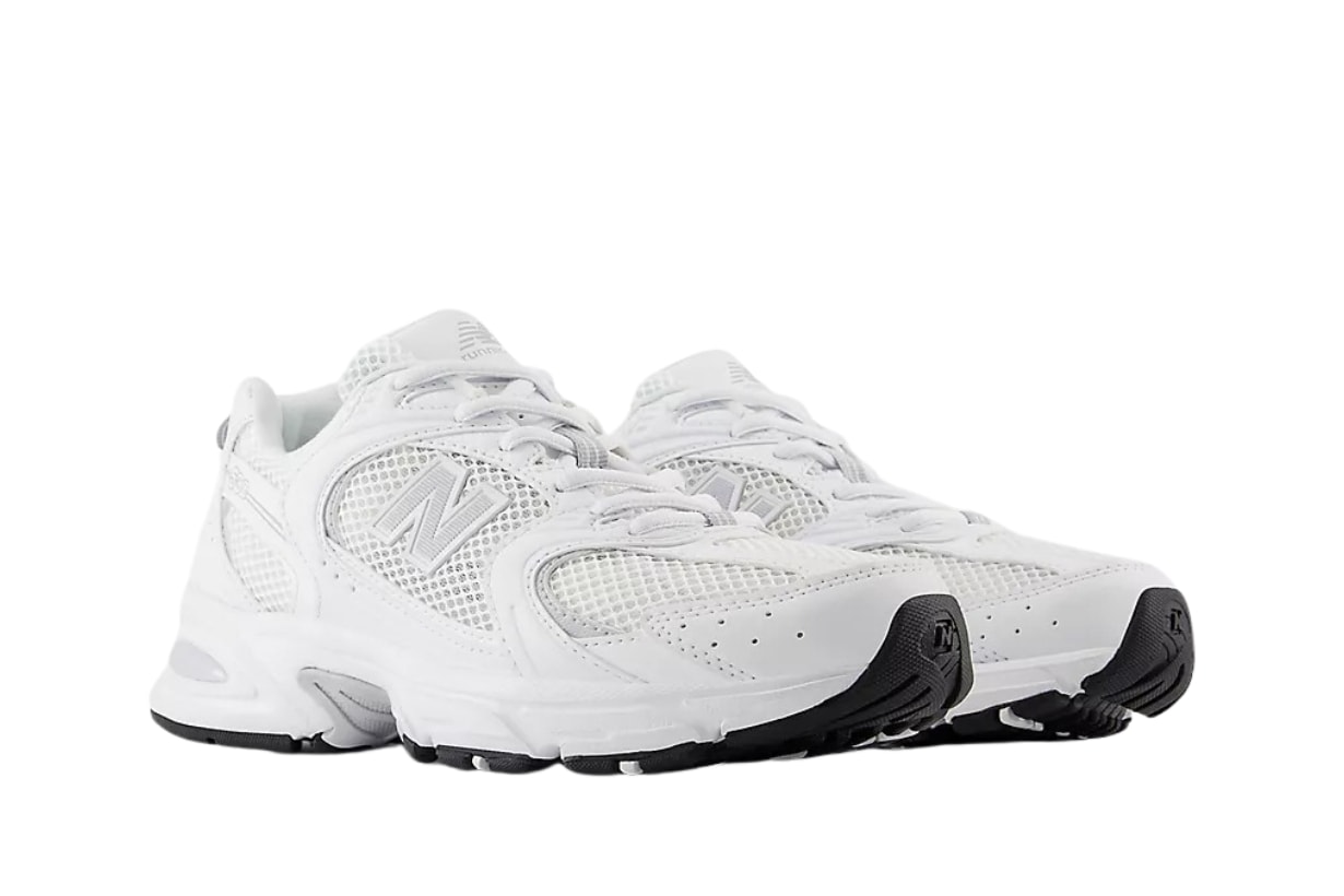 小白鞋推薦 2025:15+ 人氣款式,Miu Miu 到 New Balance 總有一款讓你心動!