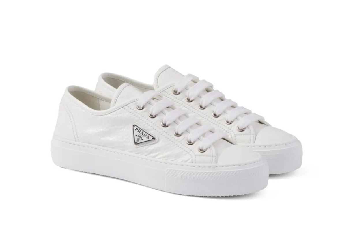 小白鞋推薦 2025:15+ 人氣款式,Miu Miu 到 New Balance 總有一款讓你心動!