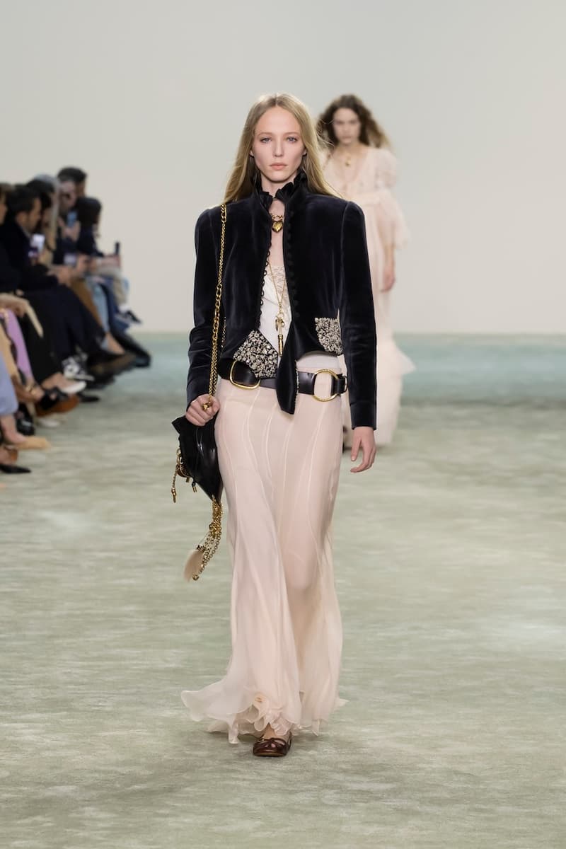 Chloé 2025 fall winter runway paris pfw Chemena Kamali detail