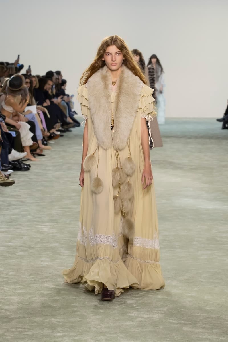 Chloé 2025 fall winter runway paris pfw Chemena Kamali detail