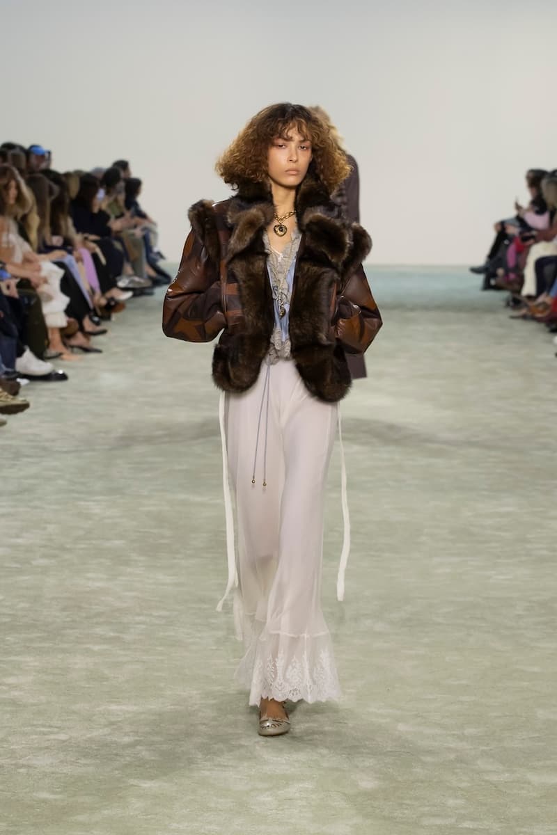 Chloé 2025 fall winter runway paris pfw Chemena Kamali detail