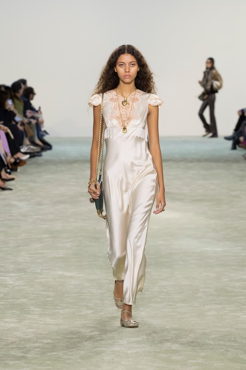 Chloé 2025 fall winter runway paris pfw Chemena Kamali detail