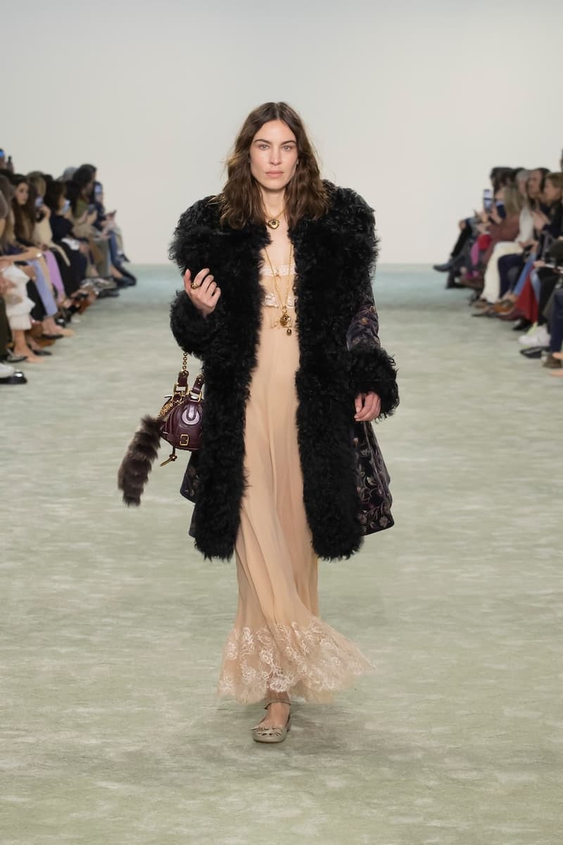 Chloé 2025 fall winter runway paris pfw Chemena Kamali detail