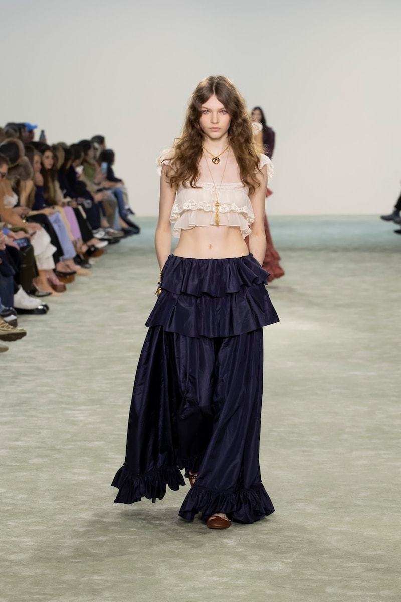 Chloé 2025 fall winter runway paris pfw Chemena Kamali detail