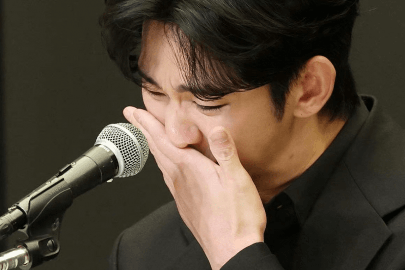 事件越演越烈：雪莉離世也和他有關？金秀賢遭爆逼女星拍裸戲，親自開記者會滅火卻不準提問