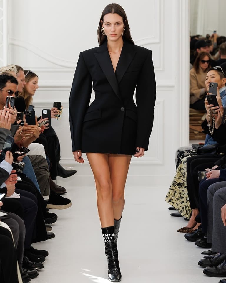 givenchy sarah burton 2025 fall winter paris runway looks