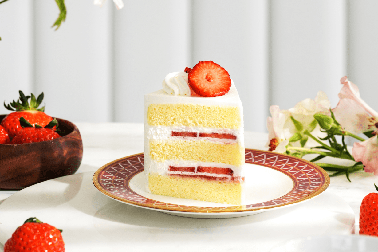 YOKU MOKU Taiwan dessert store strawberry cake Mont Blanc Milk Roll 7