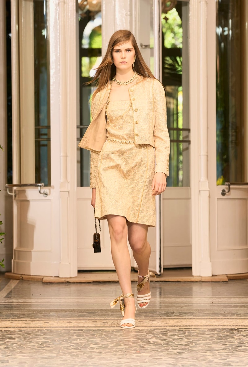 chanel 2025/26 Cruise lake como hightlight runway details looks italy story